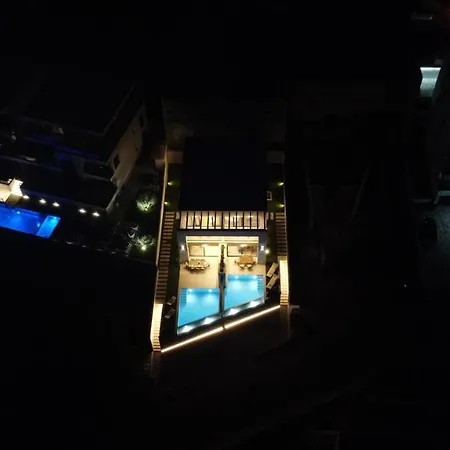 Rosemary East - Heated Infinity Swimming Pool - Jacuzzi - Kids Playroom - Sea View *