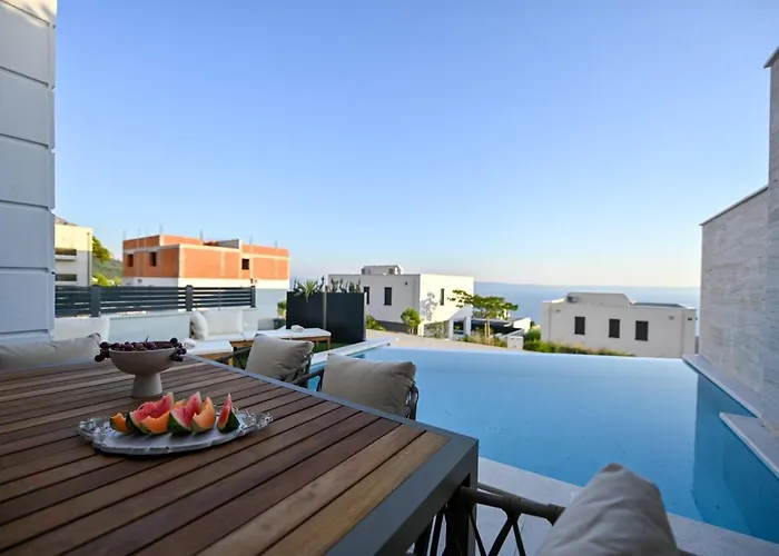 Villa Rosemary East - Heated Infinity Swimming Pool - Jacuzzi - Kids Playroom - Sea View *