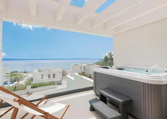 Villa Rosemary East - Heated Infinity Swimming Pool - Jacuzzi - Kids Playroom - Sea View