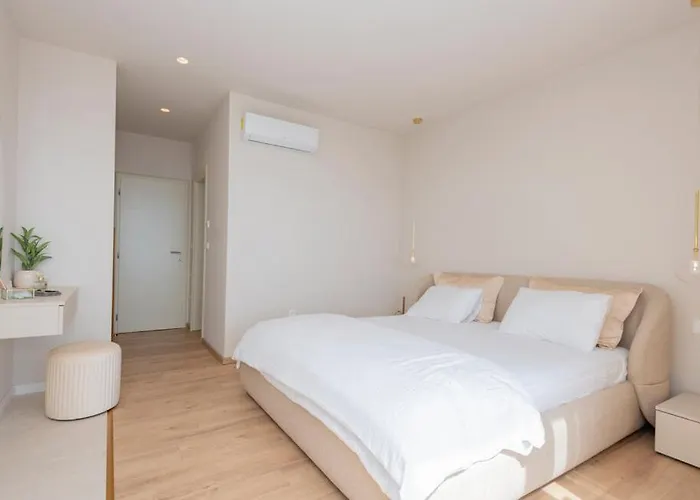 Villa Rosemary East - Heated Infinity Swimming Pool - Jacuzzi - Kids Playroom - Sea View *