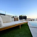 Villa Rosemary East - Heated Infinity Swimming Pool - Jacuzzi - Kids Playroom - Sea View