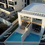 Villa Rosemary East - Heated Infinity Swimming Pool - Jacuzzi - Kids Playroom - Sea View Makarska
