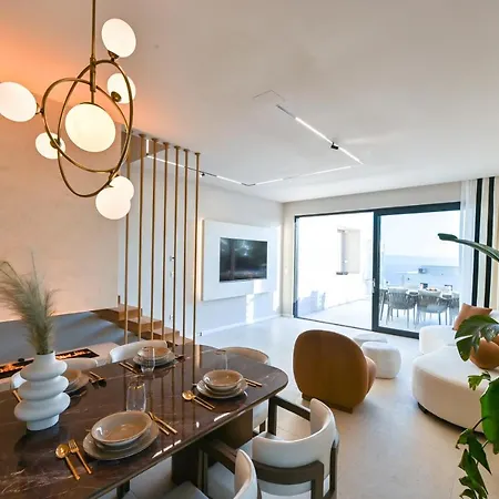 빌라 Rosemary East - Heated Infinity Swimming Pool - Jacuzzi - Kids Playroom - Sea View 마카르스카