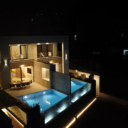 Rosemary East - Heated Infinity Swimming Pool - Jacuzzi - Kids Playroom - Sea View *
