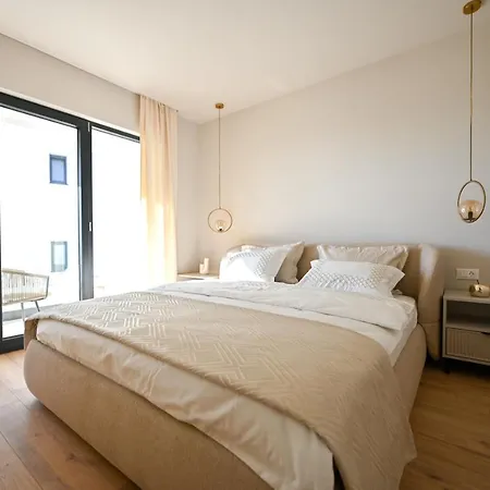 Rosemary East - Heated Infinity Swimming Pool - Jacuzzi - Kids Playroom - Sea View