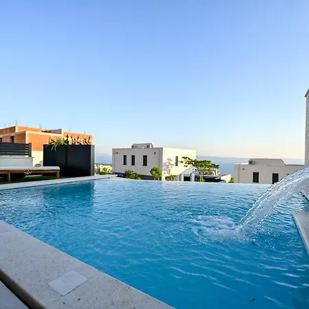 Rosemary East - Heated Infinity Swimming Pool - Jacuzzi - Kids Playroom - Sea View *