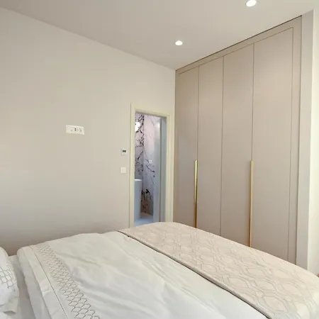 Rosemary East - Heated Infinity Swimming Pool - Jacuzzi - Kids Playroom - Sea View * 마카르스카