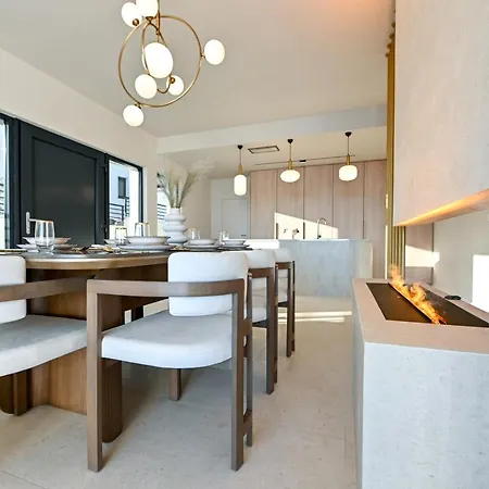 Rosemary East - Heated Infinity Swimming Pool - Jacuzzi - Kids Playroom - Sea View