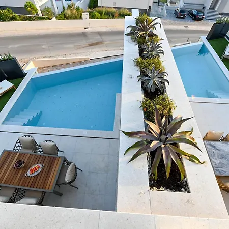 Villa Rosemary East - Heated Infinity Swimming Pool - Jacuzzi - Kids Playroom - Sea View