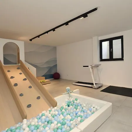 Rosemary East - Heated Infinity Swimming Pool - Jacuzzi - Kids Playroom - Sea View * Makarska