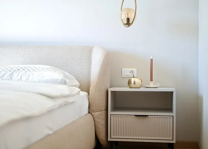 Вілла Rosemary East - Heated Infinity Swimming Pool - Jacuzzi - Kids Playroom - Sea View Макарська