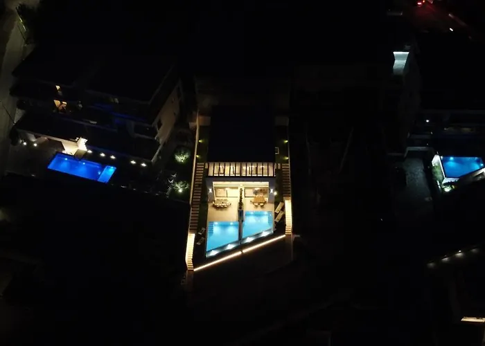 Rosemary East - Heated Infinity Swimming Pool - Jacuzzi - Kids Playroom - Sea View *