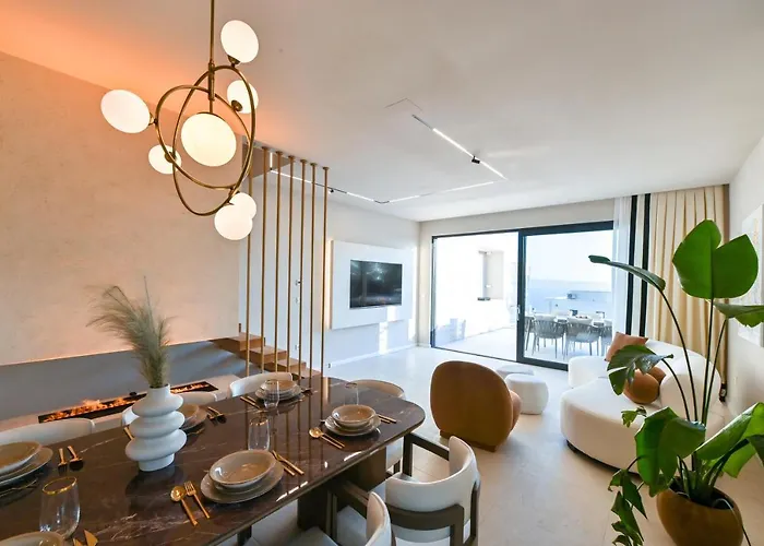 וילה Rosemary East - Heated Infinity Swimming Pool - Jacuzzi - Kids Playroom - Sea View מאקרסקה