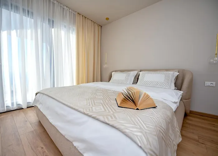 Rosemary East - Heated Infinity Swimming Pool - Jacuzzi - Kids Playroom - Sea View Вілла