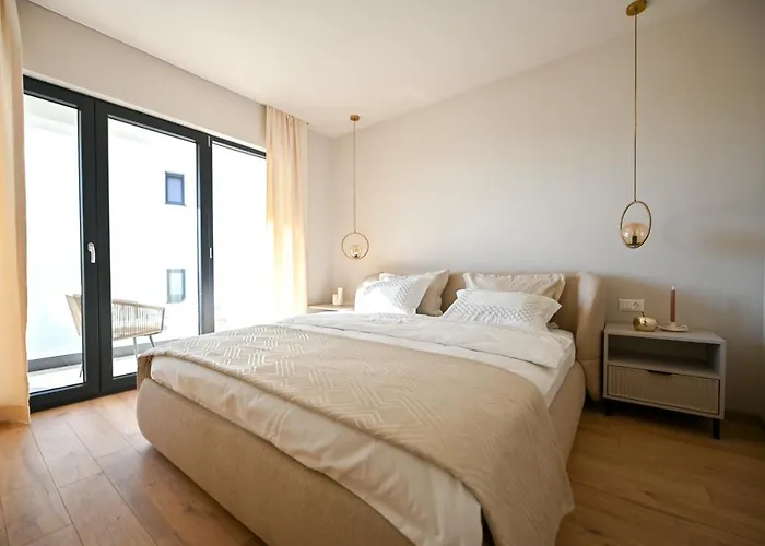 Rosemary East - Heated Infinity Swimming Pool - Jacuzzi - Kids Playroom - Sea View