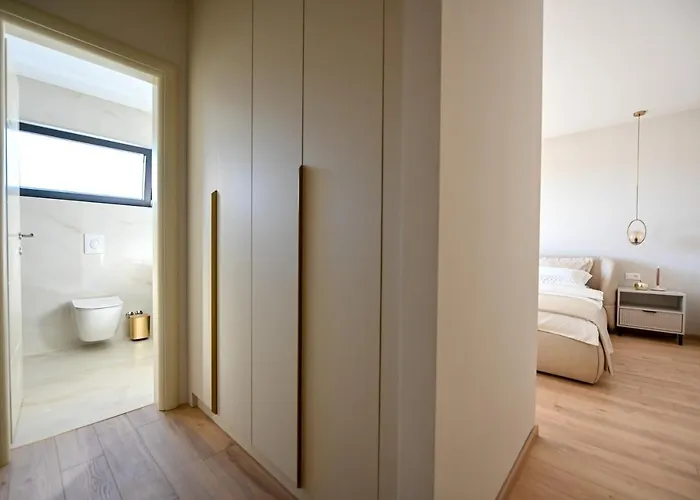 Вілла Rosemary East - Heated Infinity Swimming Pool - Jacuzzi - Kids Playroom - Sea View