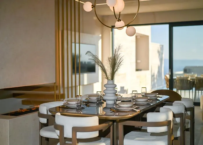 Rosemary East - Heated Infinity Swimming Pool - Jacuzzi - Kids Playroom - Sea View *