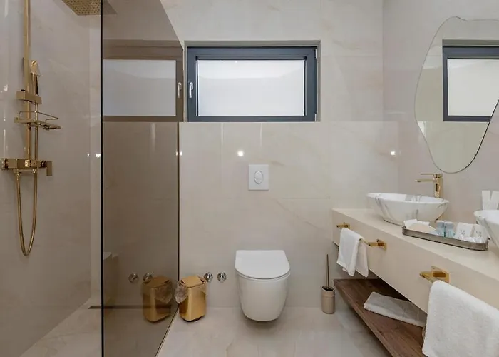 Rosemary East - Heated Infinity Swimming Pool - Jacuzzi - Kids Playroom - Sea View Вілла Макарська