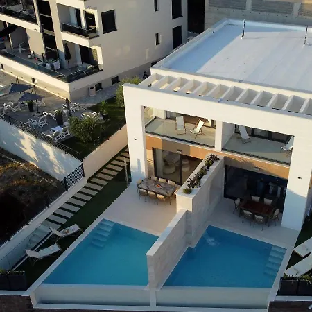 فيلة Rosemary East - Heated Infinity Swimming Pool - Jacuzzi - Kids Playroom - Sea View ماكارسكا