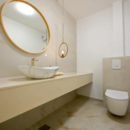 Rosemary East - Heated Infinity Swimming Pool - Jacuzzi - Kids Playroom - Sea View