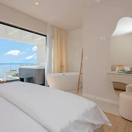 Rosemary East - Heated Infinity Swimming Pool - Jacuzzi - Kids Playroom - Sea View *