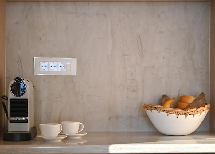 Rosemary East - Heated Infinity Swimming Pool - Jacuzzi - Kids Playroom - Sea View *