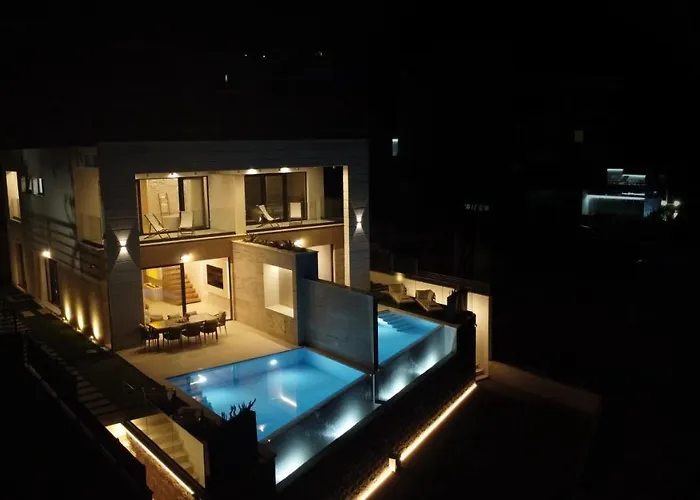 Rosemary East - Heated Infinity Swimming Pool - Jacuzzi - Kids Playroom - Sea View *