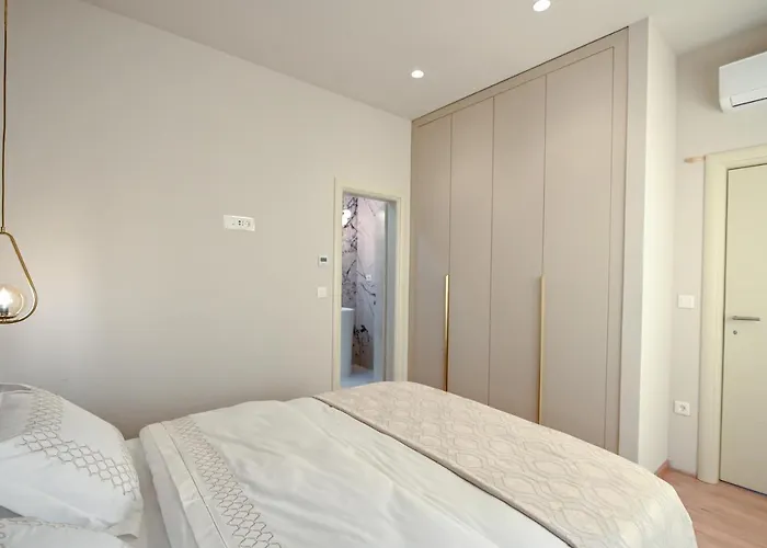 Rosemary East - Heated Infinity Swimming Pool - Jacuzzi - Kids Playroom - Sea View * Makarska