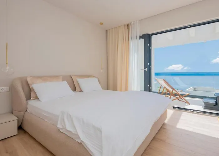 Rosemary East - Heated Infinity Swimming Pool - Jacuzzi - Kids Playroom - Sea View Villa *